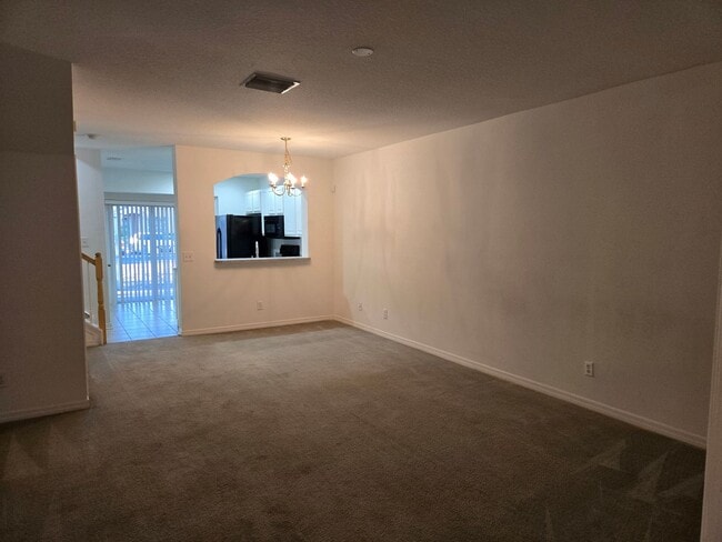 Building Photo - 2 bedroom 2.5 bath townhome