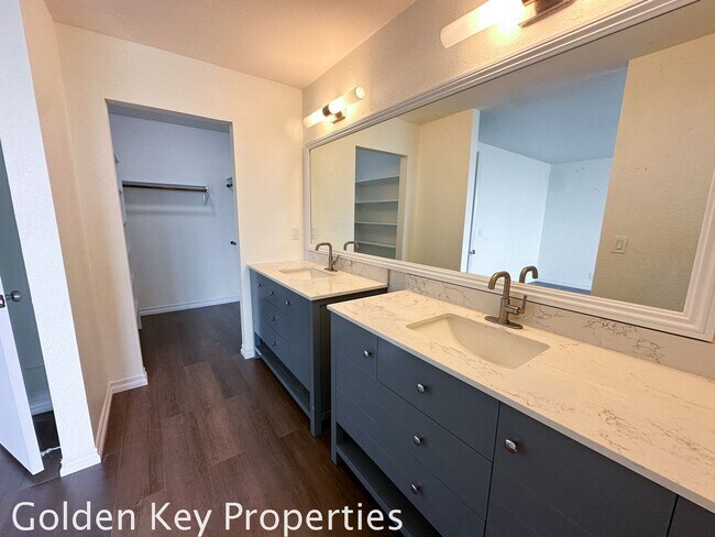 Building Photo - Ocean-View 2BR/2.5BA Townhome in Cardiff!
