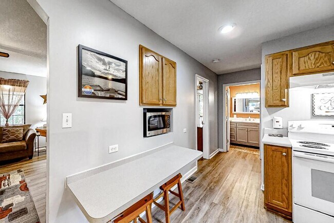 Building Photo - 247 Lakeview Ln