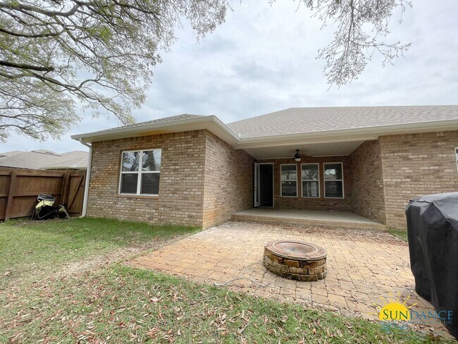 Building Photo - Gorgeous 4 Bedroom Home in Shalimar