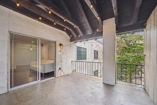 Building Photo - 2744 Briarhurst Dr