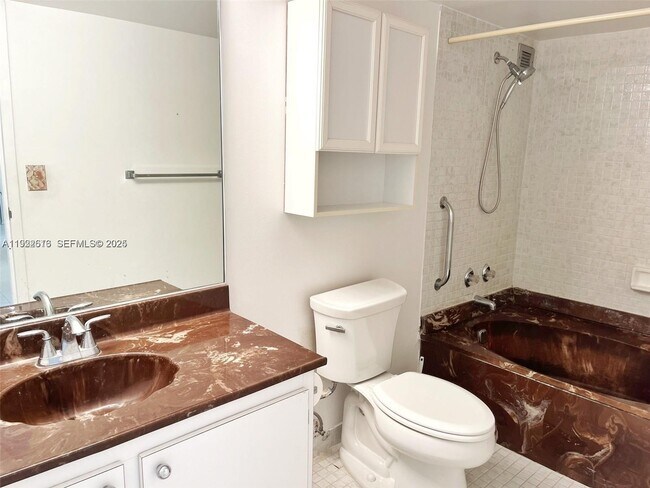 Building Photo - 600 Parkview Dr