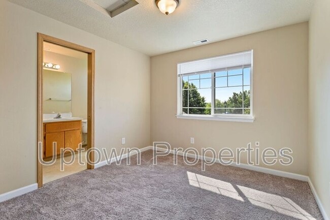Building Photo - 14158 SE Summerfield Loop