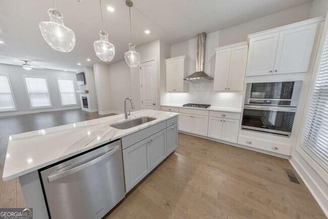 Building Photo - 413 Bishop Ln