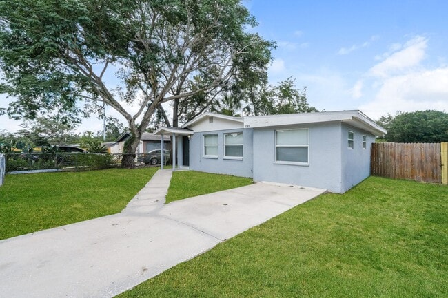 Building Photo - 3 BR/1BA | Newly Renovated Single Family Home | Large yard| In Tampa!