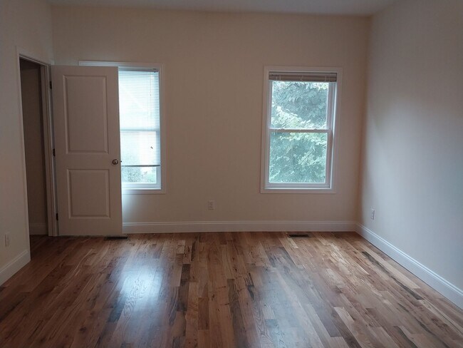 Building Photo - Beautiful Home in Convenient Swannanoa