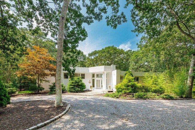 Building Photo - 4 Beechwood Ct