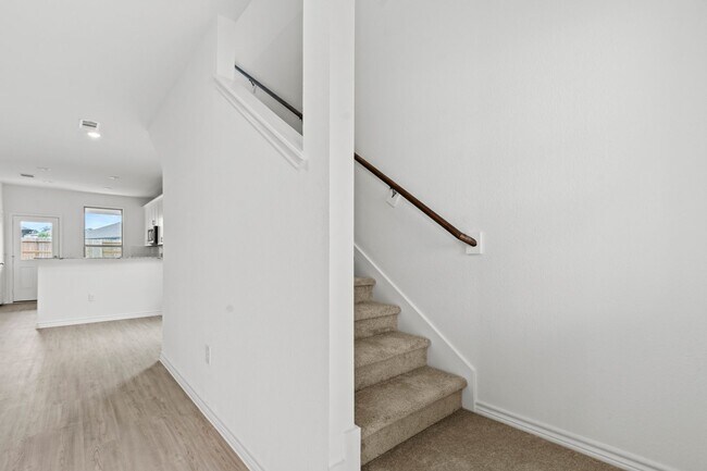 Building Photo - Move-In Ready New Build with Spacious Back...