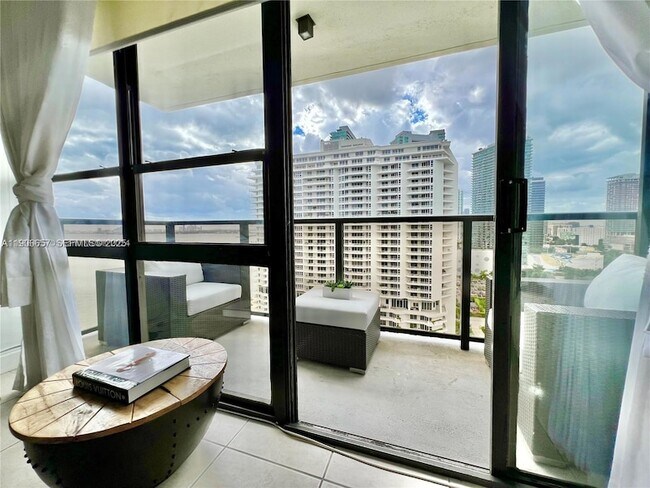 Building Photo - 600 NE 36th St