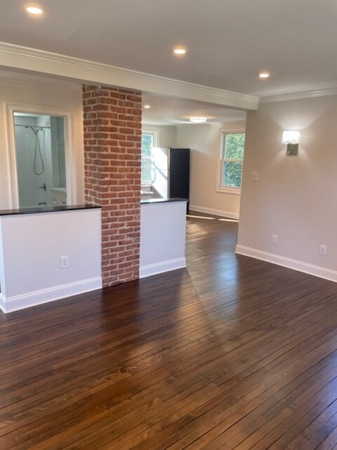 Building Photo - 32 Oakland St