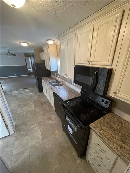 Building Photo - 1052 Howard Brown Rd