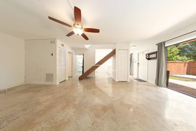 Building Photo - 6724 SW 114th Pl