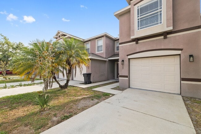 Building Photo - "Charming 3-Bed Townhouse with Granite Elegance in Ruskin - 1366 Sq Ft of Comfort!"