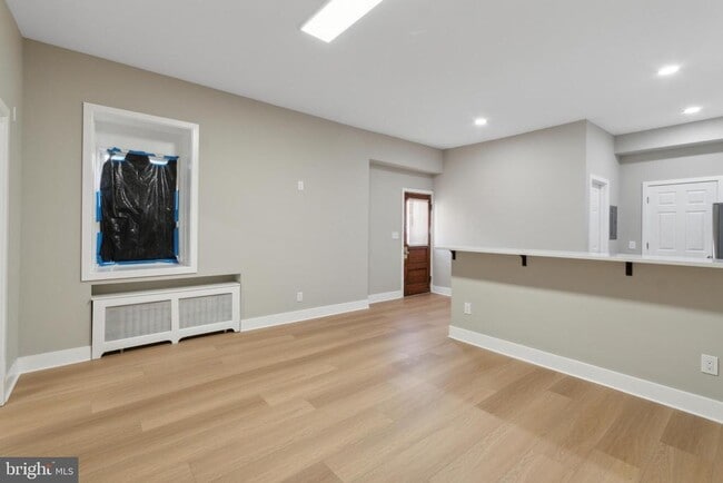 Building Photo - 417 W Elm St