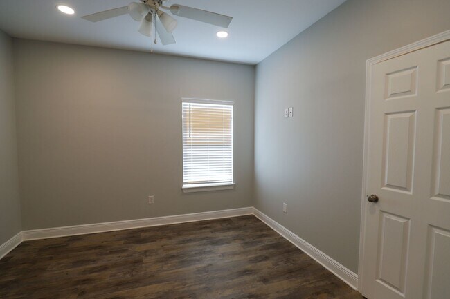 Building Photo - 3220 Tuna Rd