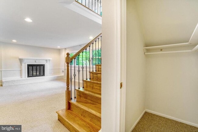 Building Photo - 9821 Hampton Ln