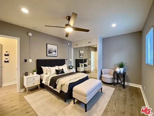 Building Photo - 1217 N Virgil Ave