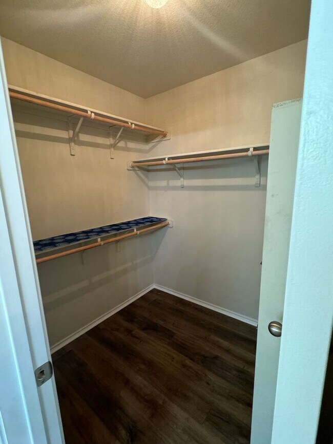 Building Photo - 4 bedroom located in Yowell Ranch!