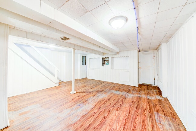 Building Photo - 103 Harwood St