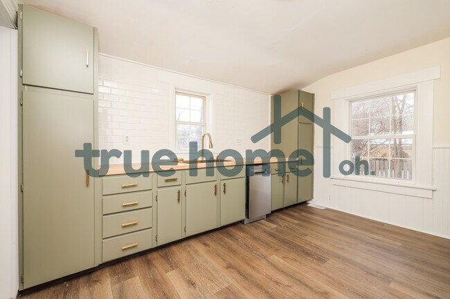 Building Photo - 130 Burgess Ave