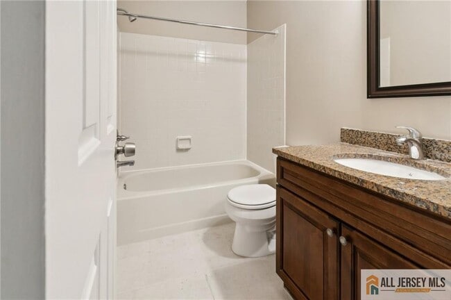 Building Photo - 10 Brookline Ct