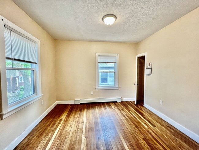 Building Photo - 36 Spencer St