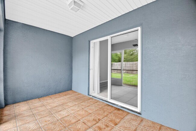 Building Photo - DUPLEX