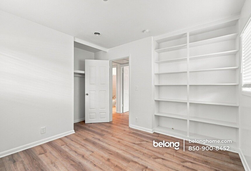 Building Photo - 6011 Greenwood Ln