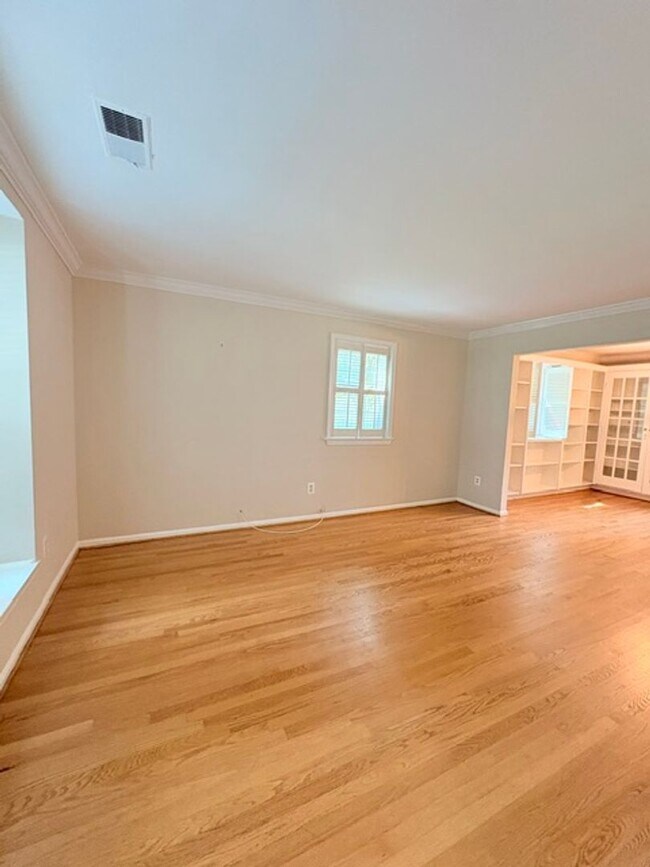 Building Photo - 6718 Kenwood Forest Ln