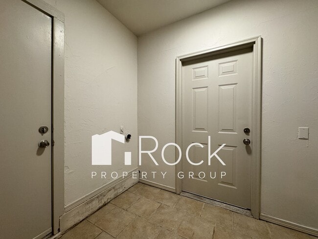 Building Photo - Beautifully Remodeled 3 Bed/1.5 Bath Home in Moore with 1-Car Garage