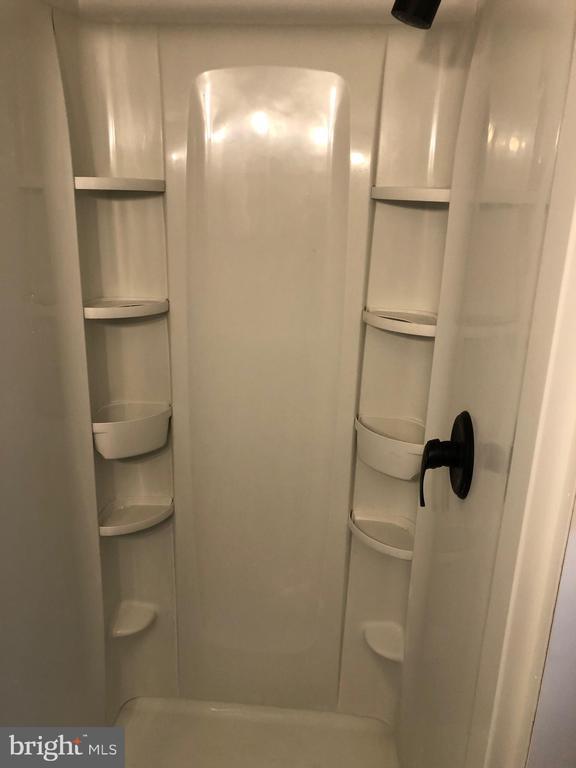 Building Photo - 8550 Tolbut St