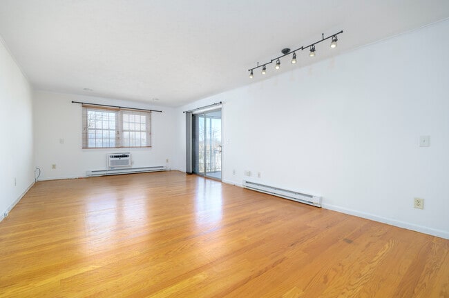 Building Photo - 185 Melba St