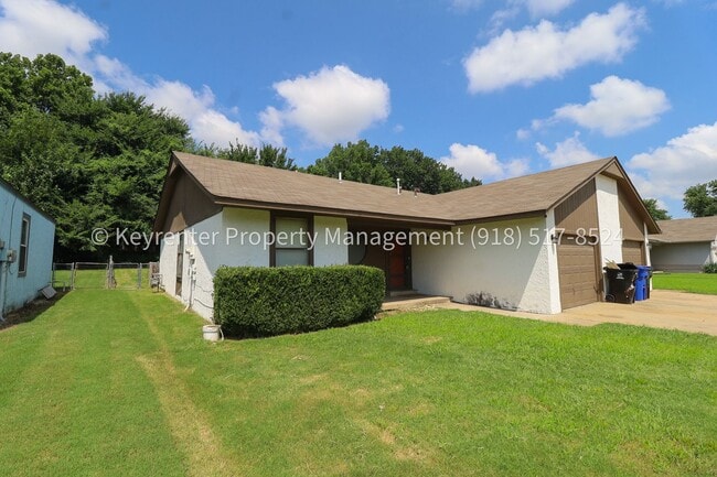 Building Photo - 4902 S Gum Ave