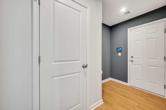 Building Photo - 3 Bedroom Single-Family Home with 2-Car Garage in Glen Allen (23060) – $2,650/mo