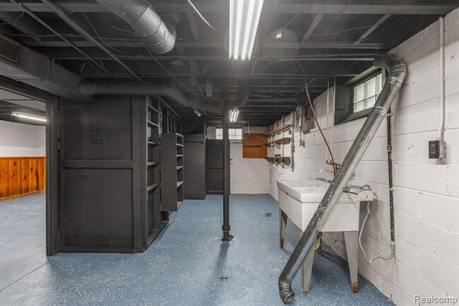 Building Photo - Cozy & Modern: 2-Bed Brick Home with Garage & Finished Basement