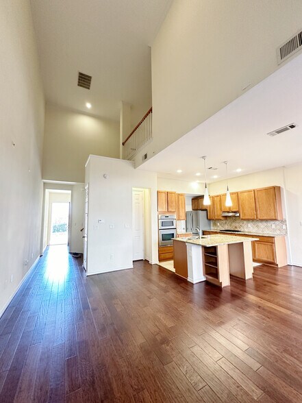 Building Photo - 1206 Emerald Glen