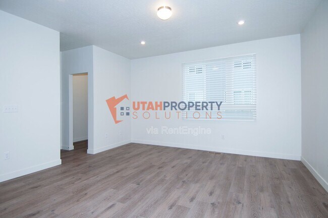 Building Photo - 425 S 960 W