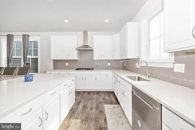 Building Photo - 1807 Fairway Ln