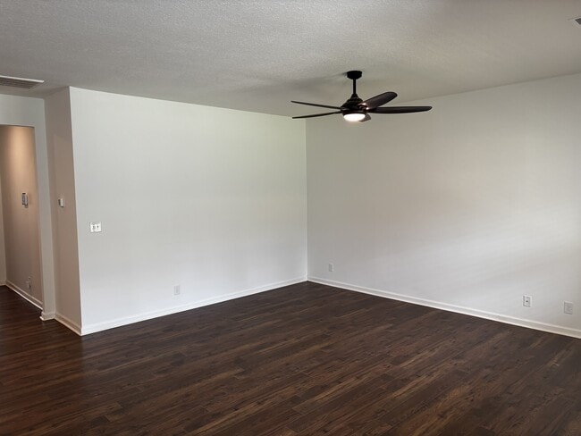 Building Photo - 2732 Minuteman Ln