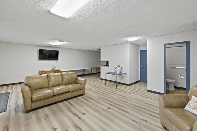 Building Photo - Live Above It All at the Satellite Condo 1 bed 1 bath!