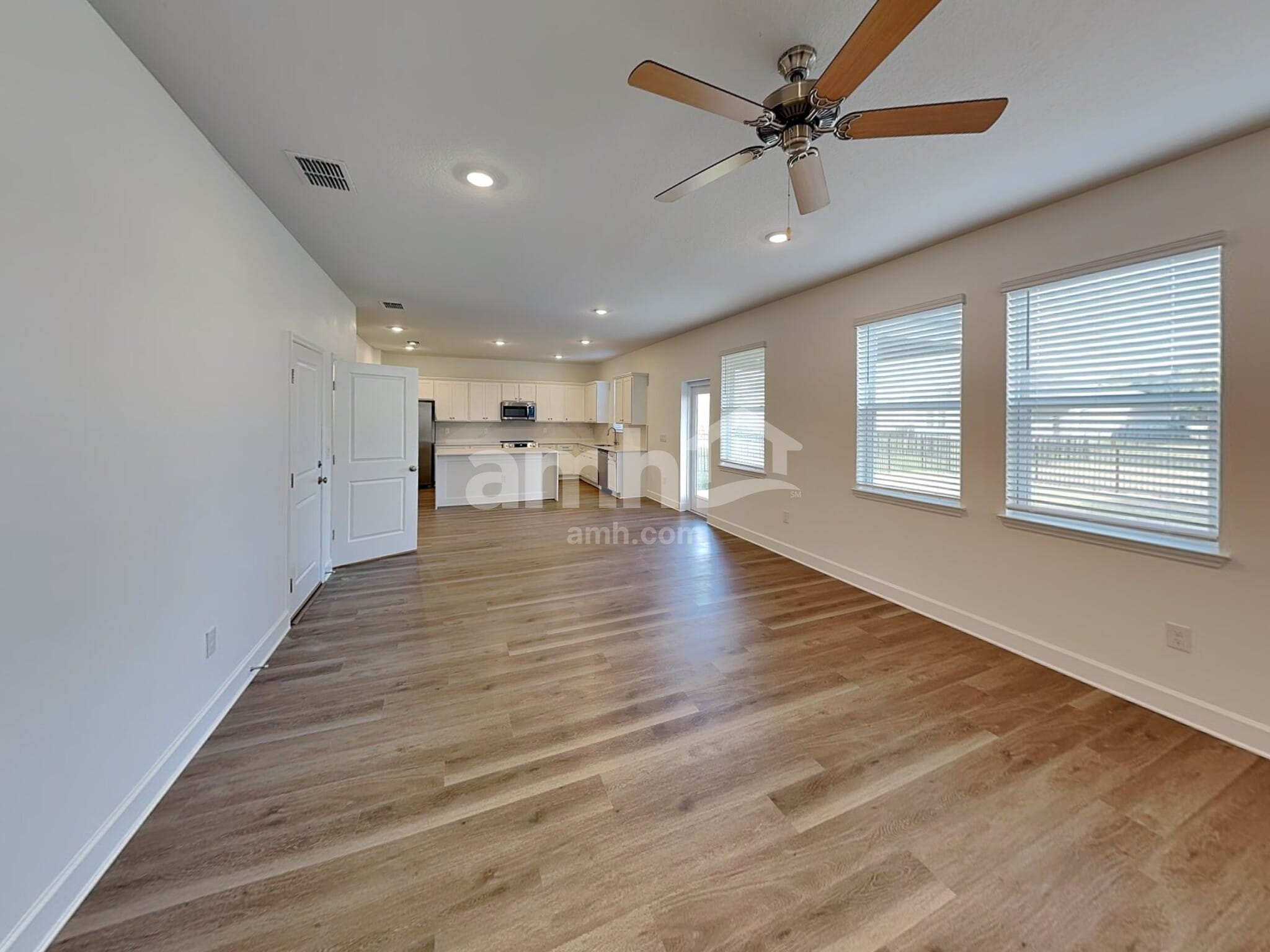 Building Photo - 2908 20th Ave W