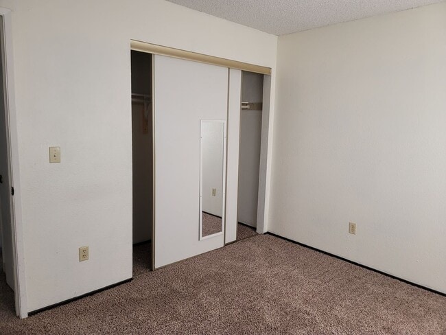 Building Photo - Move in Special see AD