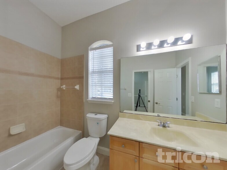 Building Photo - 821 Songbird Dr