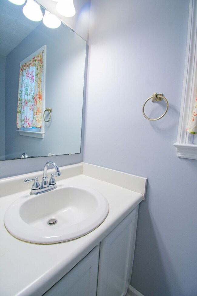 Building Photo - Available Soon! 3 Bedroom 2.5 Bathroom with Large Backyard and 2 Car Garage!