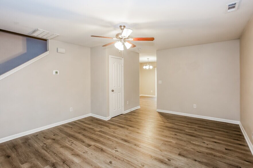 Building Photo - 4822 Abercromby St
