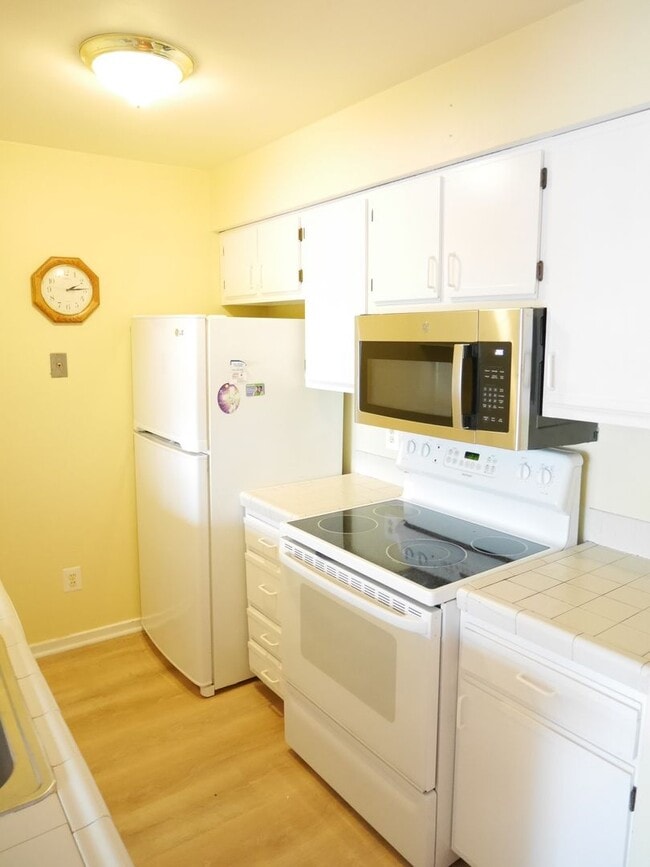 Building Photo - Beautiful 2 Bedroom Condo with a Loft- PRIME LOCATION!!