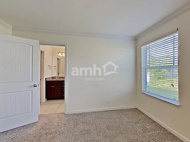 Building Photo - 1617 Ursuline Ln