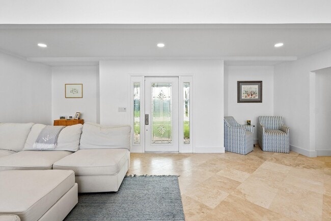 Building Photo - 1332 Tamarind Way