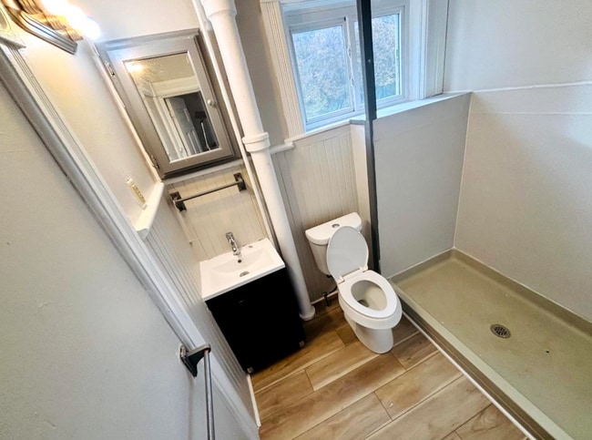 Building Photo - 821 N Bond St