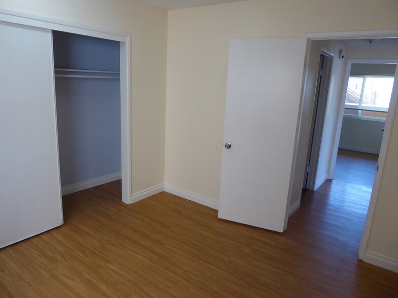 Back bedroom - 214 Melrose Dr